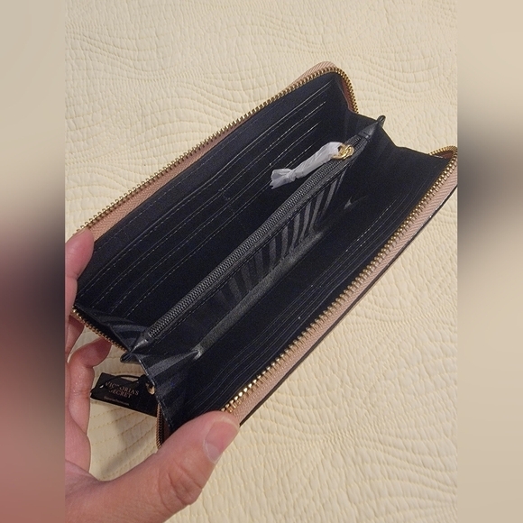 NWT Victoria's Secret Zippered Wallet - Picture 9 of 9